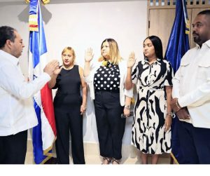 SNS juramenta nuevos directores en centros de salud de la Región Enriquillo