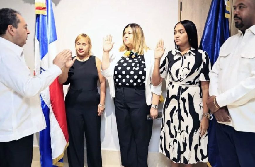 SNS juramenta nuevos directores en centros de salud de la Regi&oacute;n Enriquillo