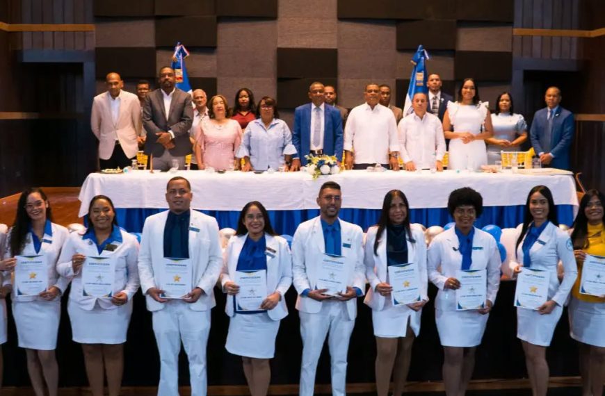 Hospital Jaime Mota grad&uacute;a nueva promoci&oacute;n de m&eacute;dicos especialistas